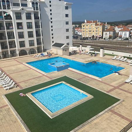 Beachfront 3Bdr Apt On Marginal Boulevard São Martinho do Porto Esterno foto