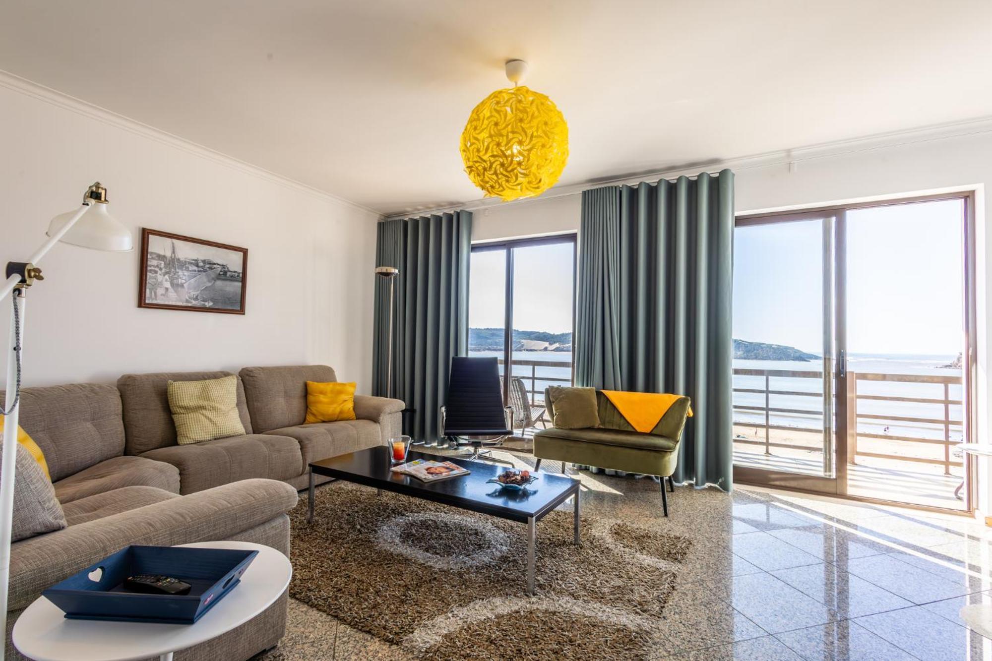 Beachfront 3Bdr Apt On Marginal Boulevard São Martinho do Porto Esterno foto