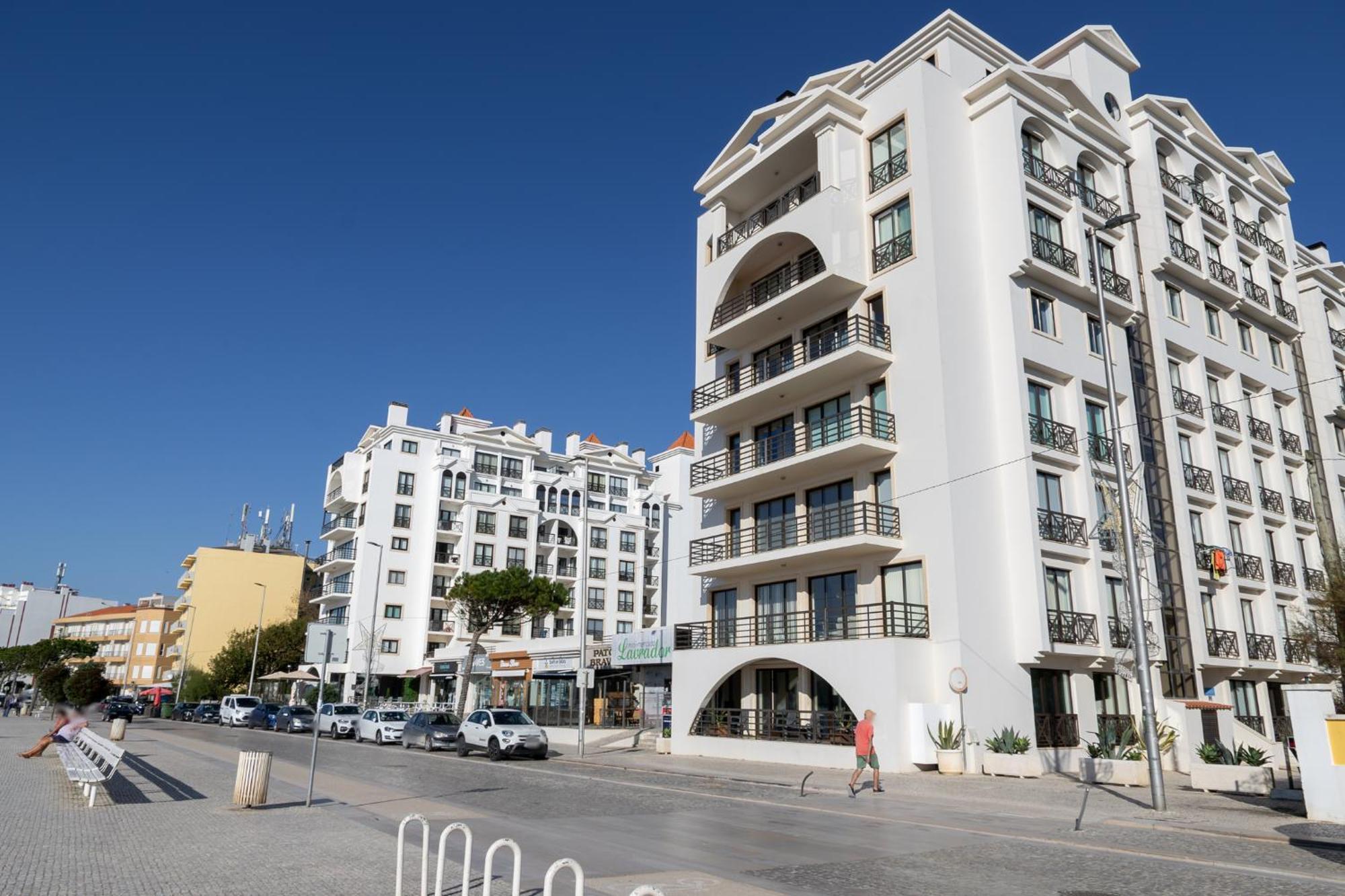Beachfront 3Bdr Apt On Marginal Boulevard São Martinho do Porto Esterno foto