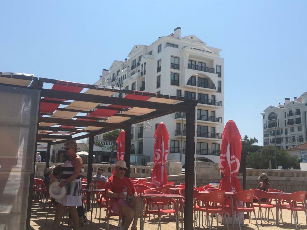 Beachfront 3Bdr Apt On Marginal Boulevard São Martinho do Porto Esterno foto